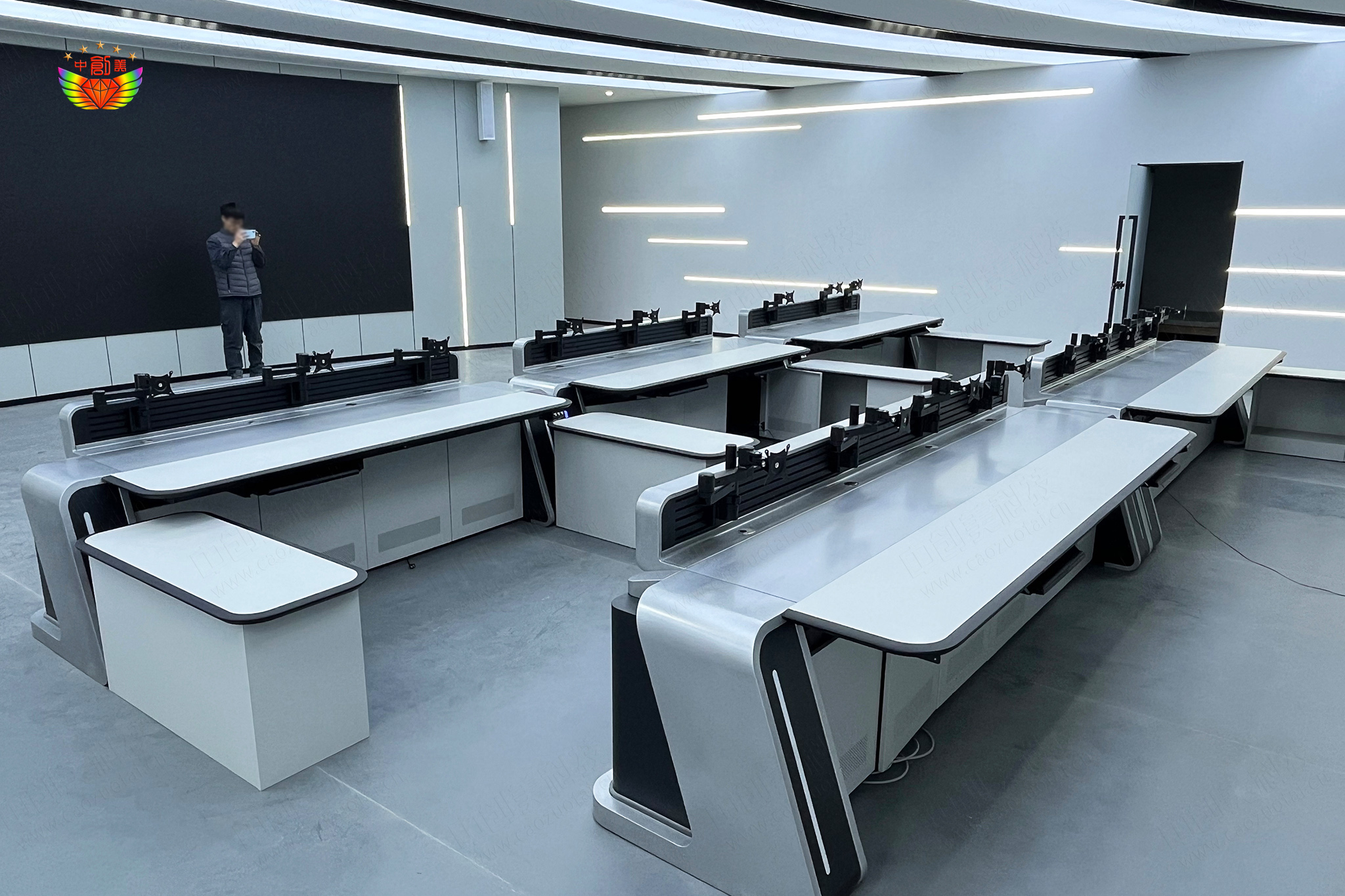 監控操作臺照片