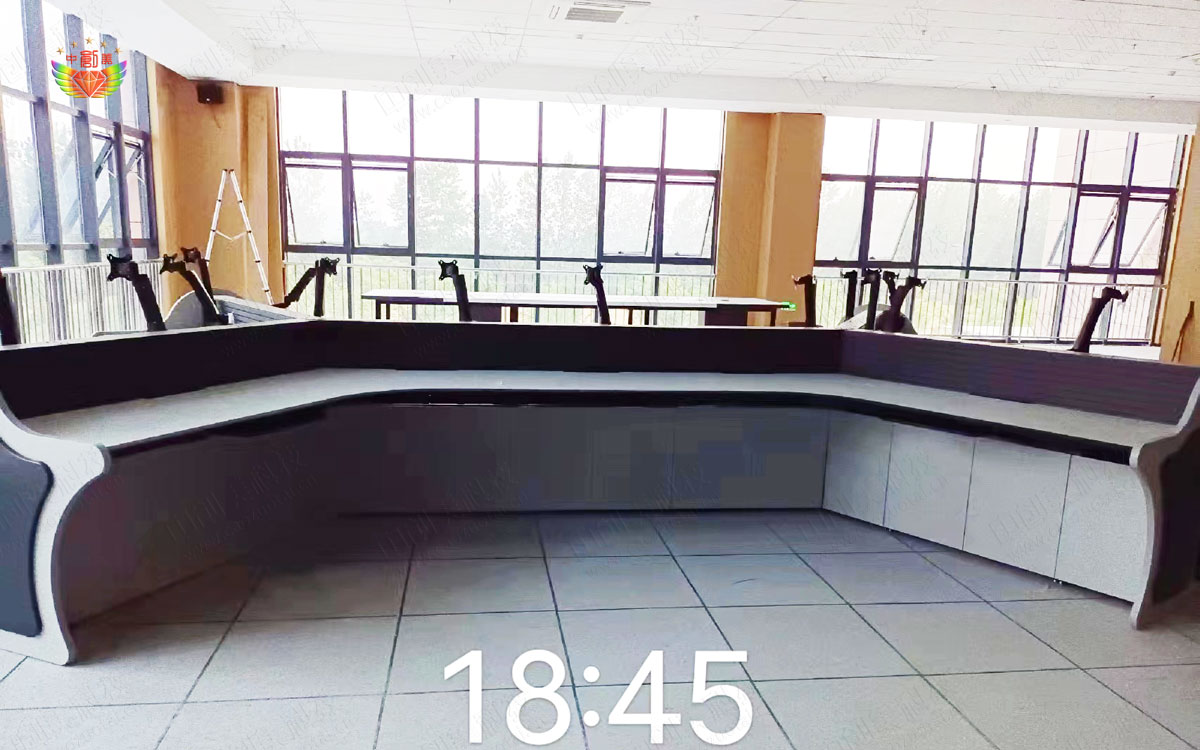 江蘇省泗陽縣客運中心弧形指揮室指揮桌圖片